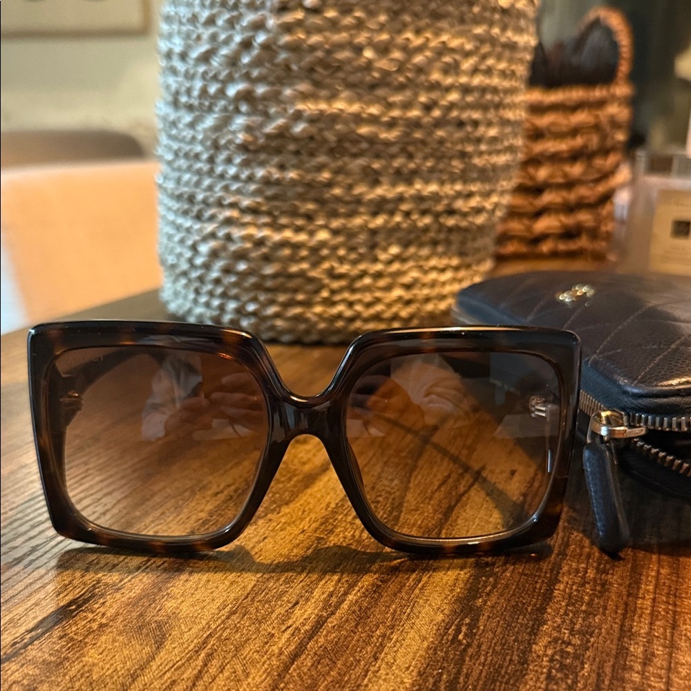 Gucci oversized sunglasses